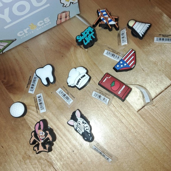 NWB - FUN 10 CROCS JIBBITZ CHARMS - Picture 5 of 5